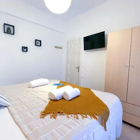 Summer Feel Suites Poros Town Exterior photo